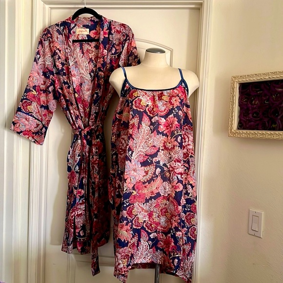 Papinelle Other - Papinelle~Luxury Nightie & Matching Robe Set / Cotton & Silk